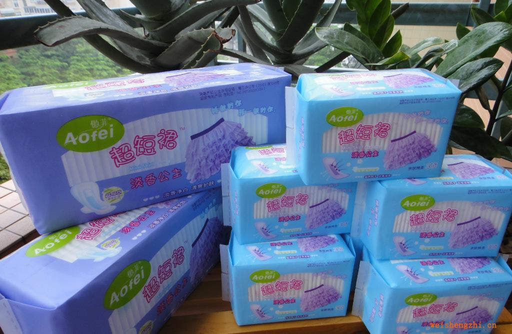 除了abc護(hù)舒寶佳期樂而雅潔玲，超短裙品牌草本透氣護(hù)理衛(wèi)生巾